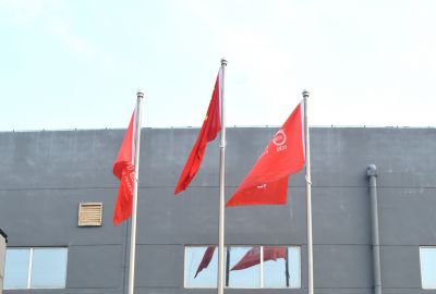 五星红旗，高高飘扬!