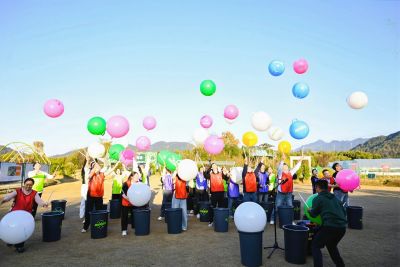 奔向蓝天白云，聚力有你有我！